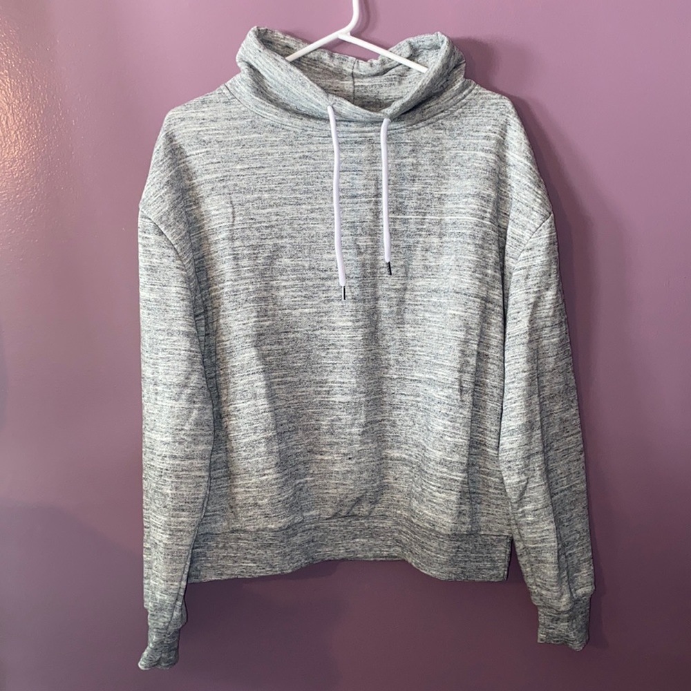 Reflex light grey crop sweater.